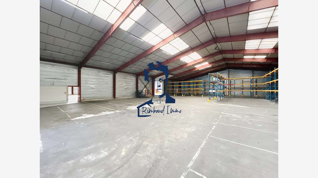 Vente bâtiment industriel 2400m² sur 1ha ZI Mouzon