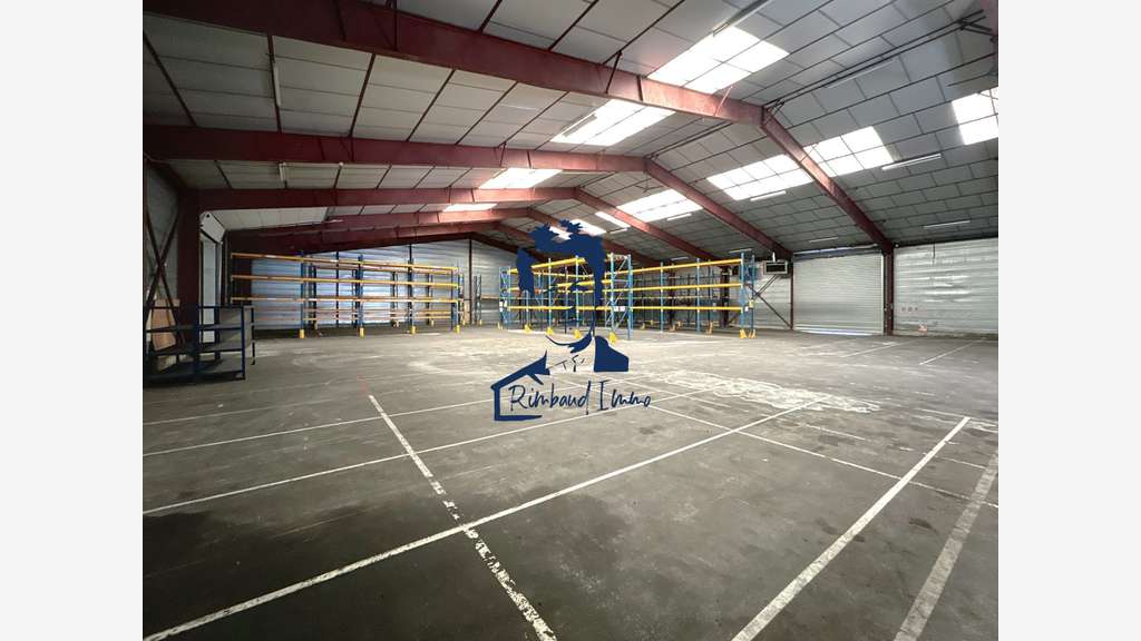 Vente bâtiment industriel 2400m² sur 1ha ZI Mouzon