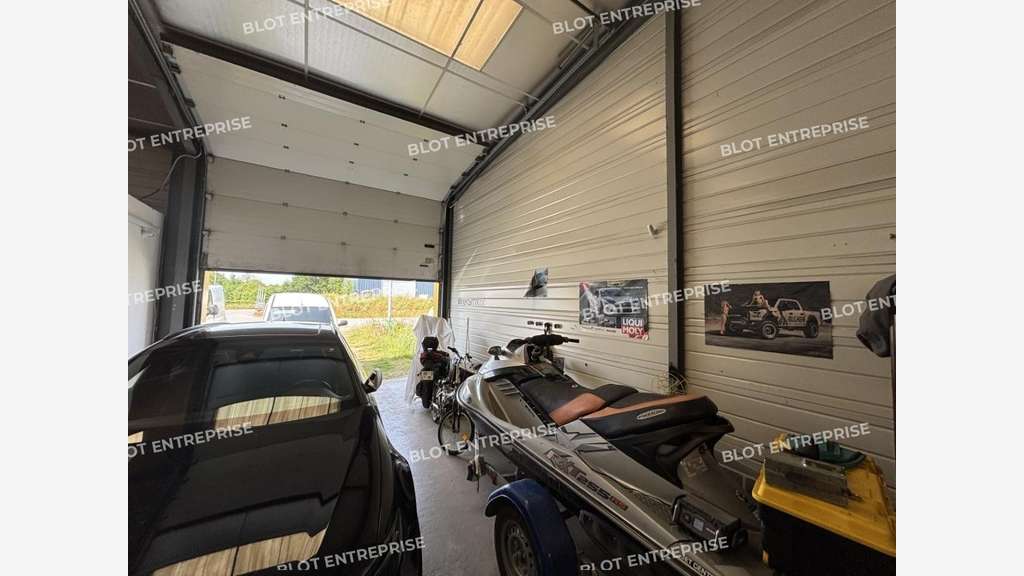A vendre locaux d'activités 160m² à Puceul