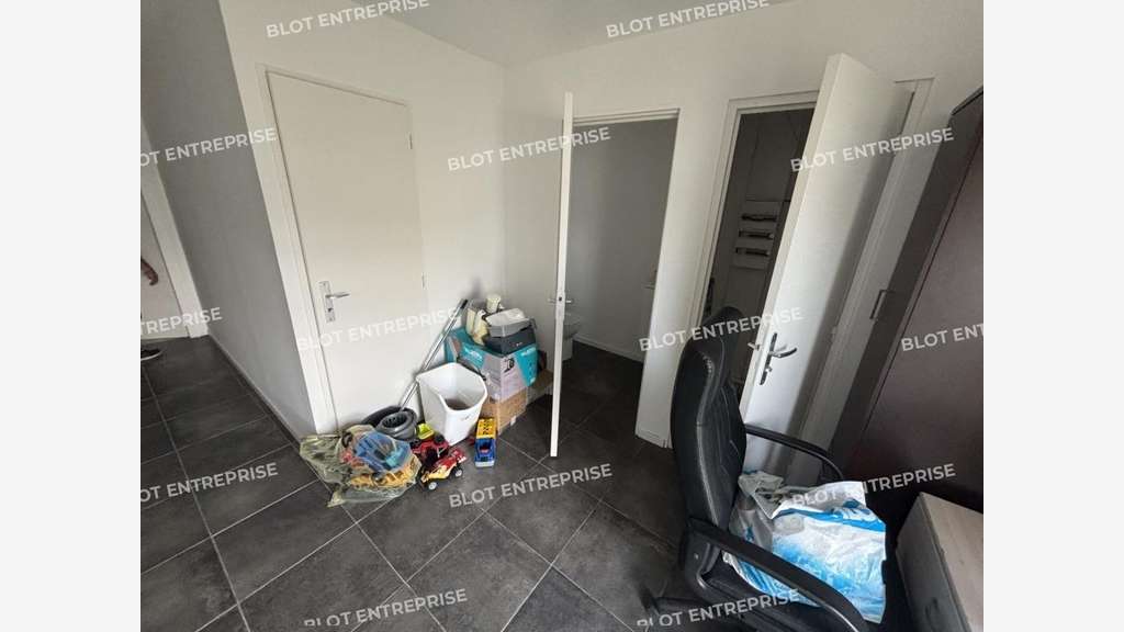 A vendre locaux d'activités 160m² à Puceul