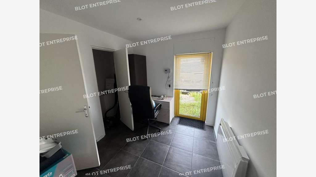 A vendre locaux d'activités 160m² à Puceul