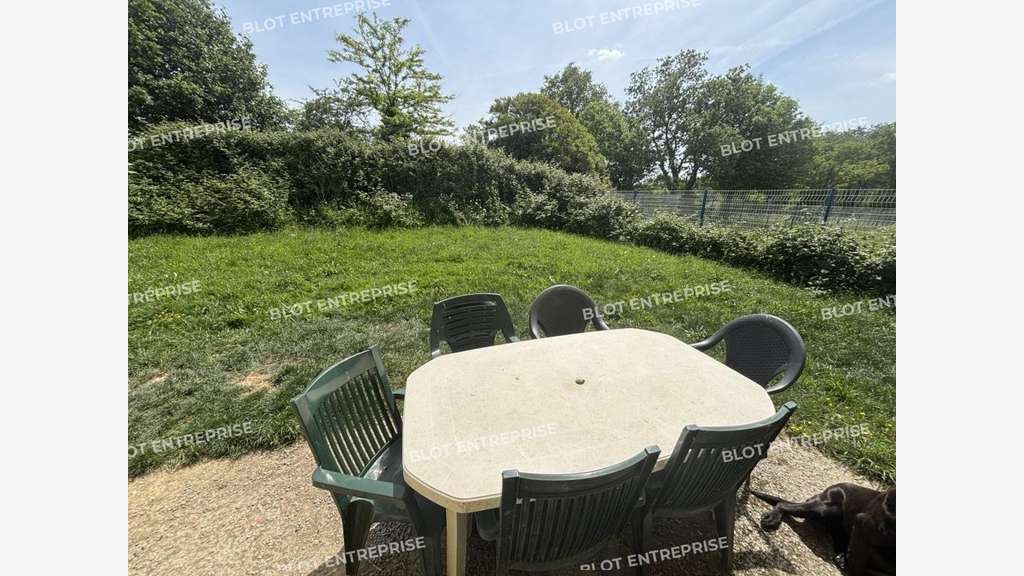 A vendre locaux d'activités 160m² à Puceul
