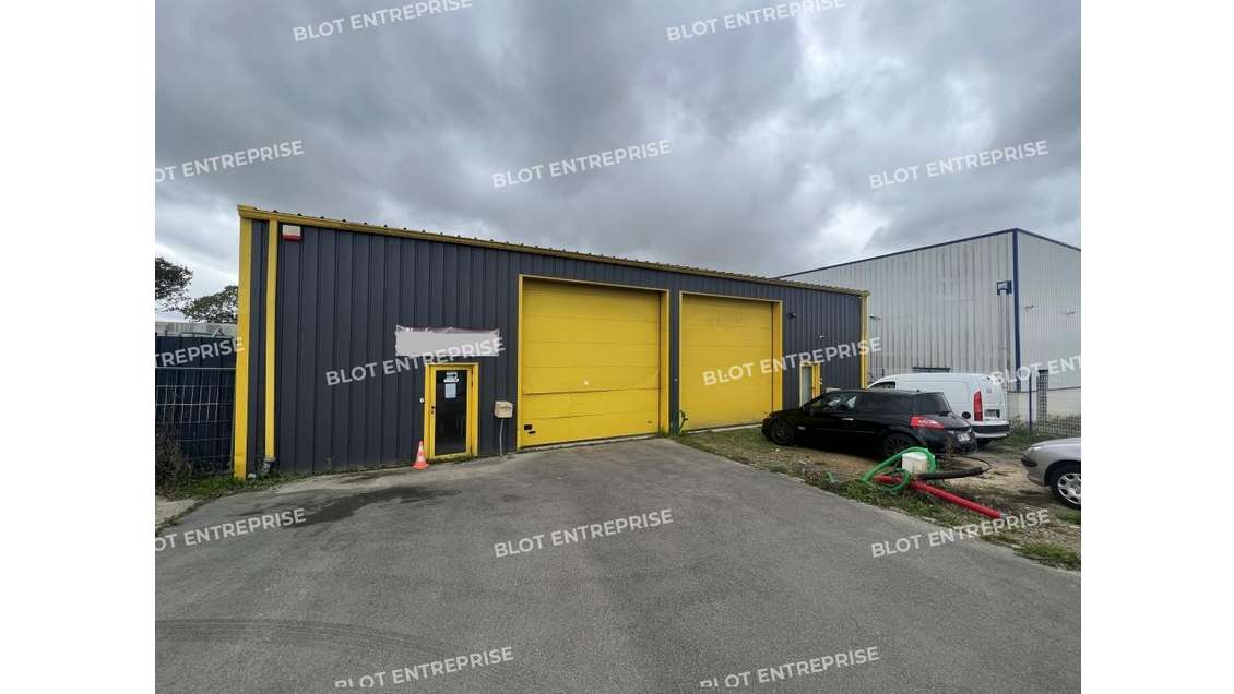 A vendre locaux d'activités 160m² à Puceul