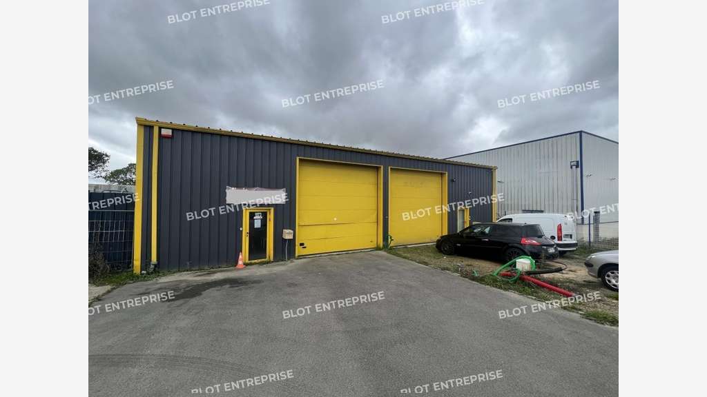 A vendre locaux d'activités 160m² à Puceul