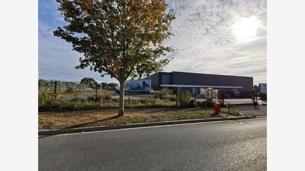 À vendre local industriel 3200m² à Reims