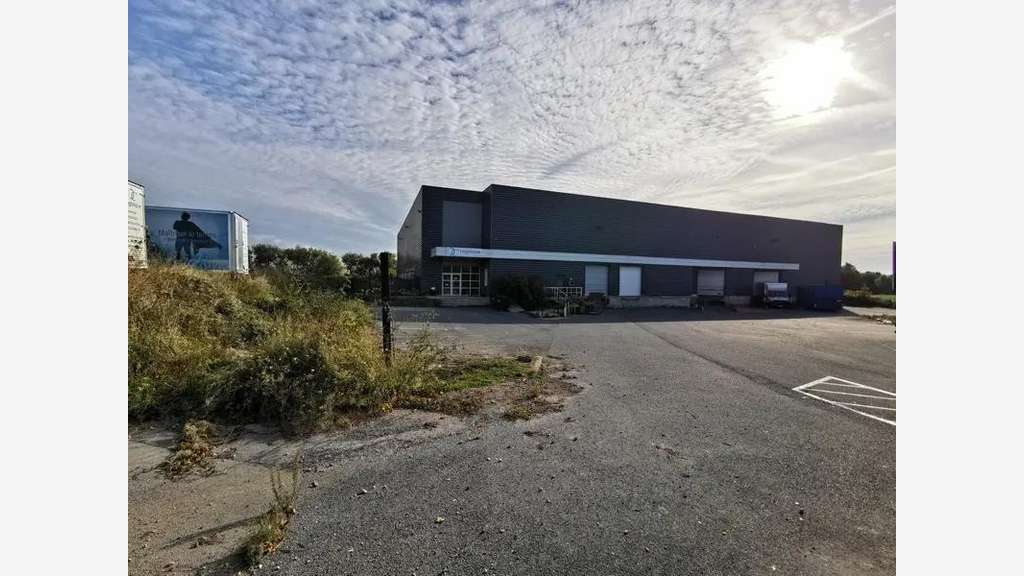 À vendre local industriel 3200m² à Reims