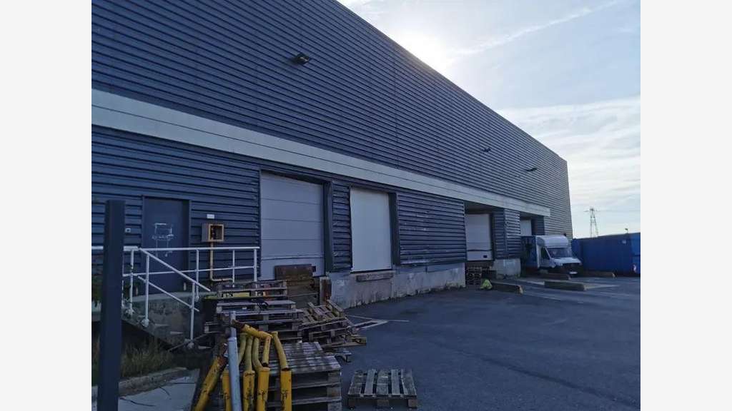 À vendre local industriel 3200m² à Reims