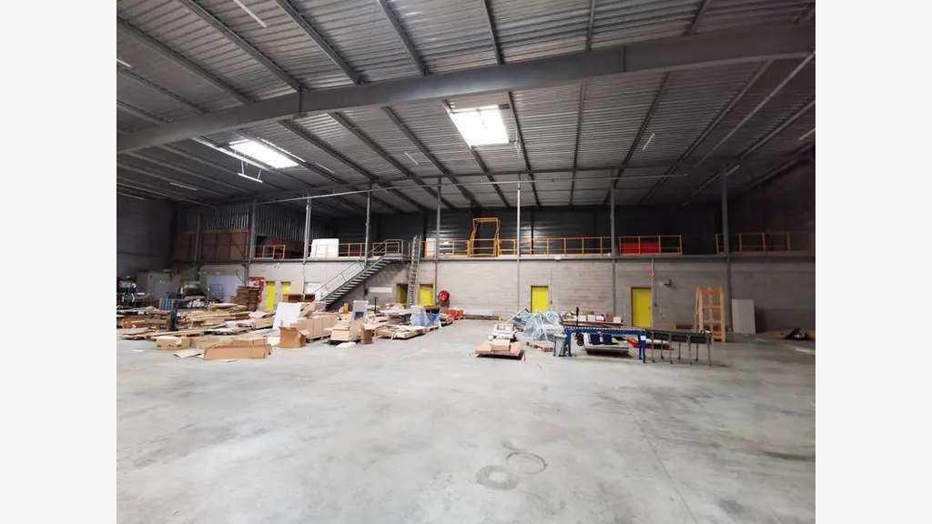 À vendre local industriel 3200m² à Reims