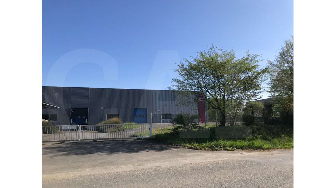 Opportunité bâtiment 1520m² à St-Étienne-en-Coglès