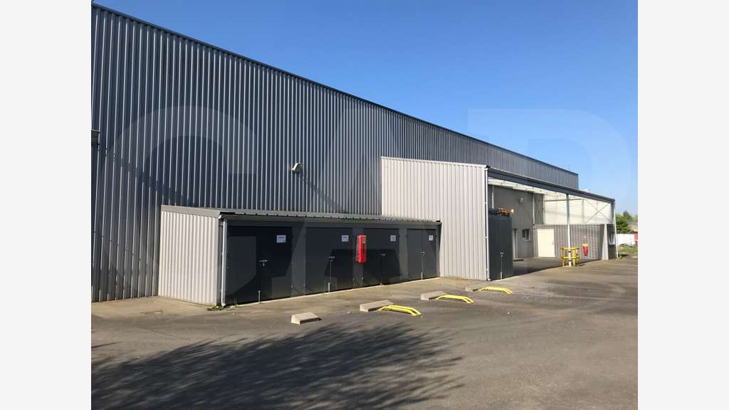 Opportunité bâtiment 1520m² à St-Étienne-en-Coglès