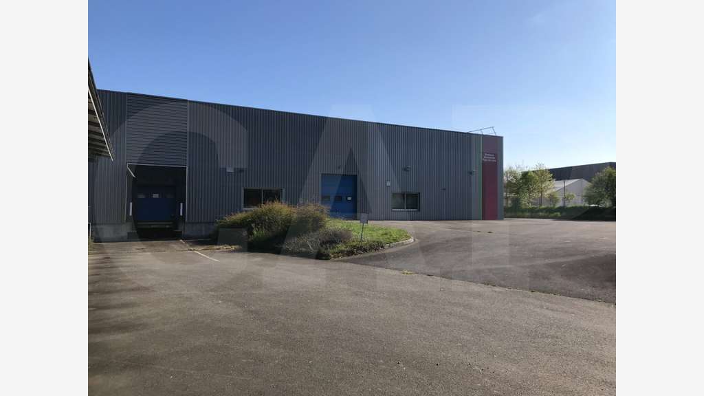 Opportunité bâtiment 1520m² à St-Étienne-en-Coglès