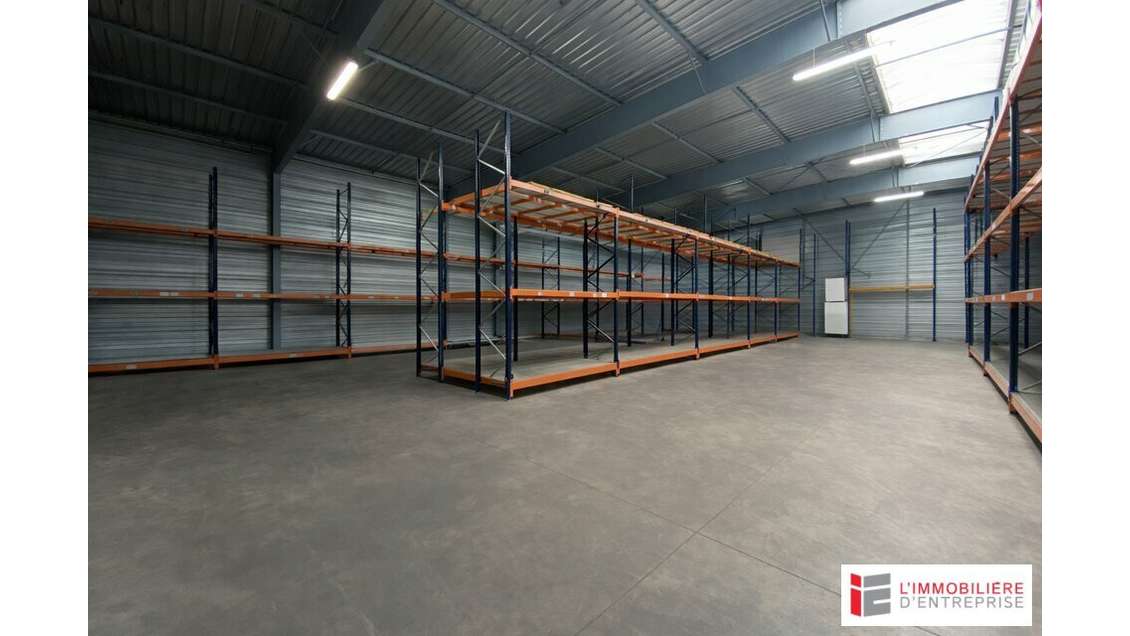 Local d'activité 1025m² à vendre à Vitré - Janzé