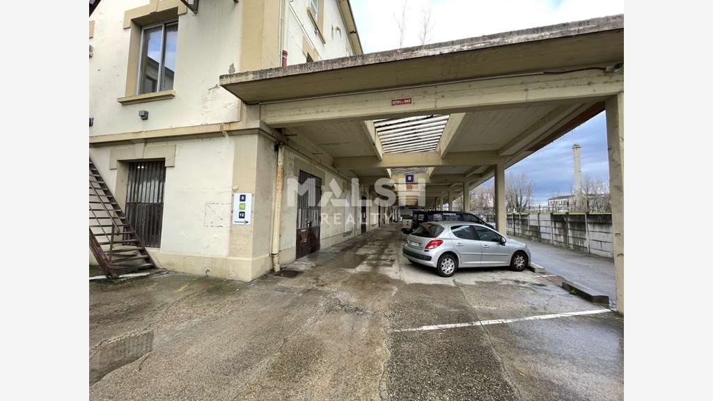 Locaux d'activités 754m² à vendre à Saint Fons