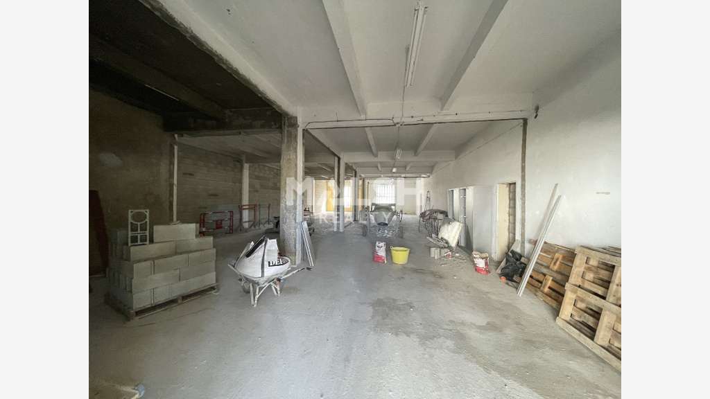 Locaux d'activités 754m² à vendre à Saint Fons