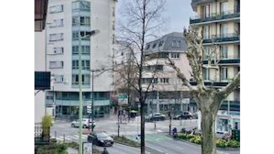 Vente beau local commercial à Annecy centre