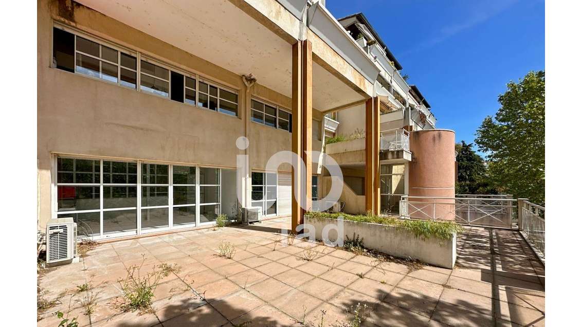 Vente murs commerciaux 291m² à Arles Victor Hugo