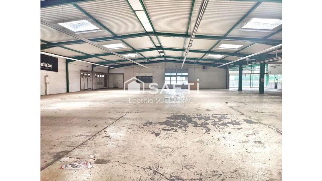 Local commercial 1670m² à vendre à Aussillon