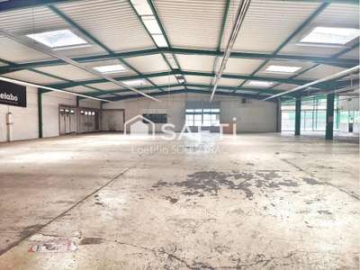 Local commercial 1670m² à vendre à Aussillon