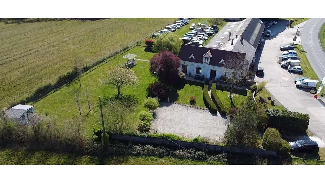 Vente murs garage automobile 600m² à Beauchamps