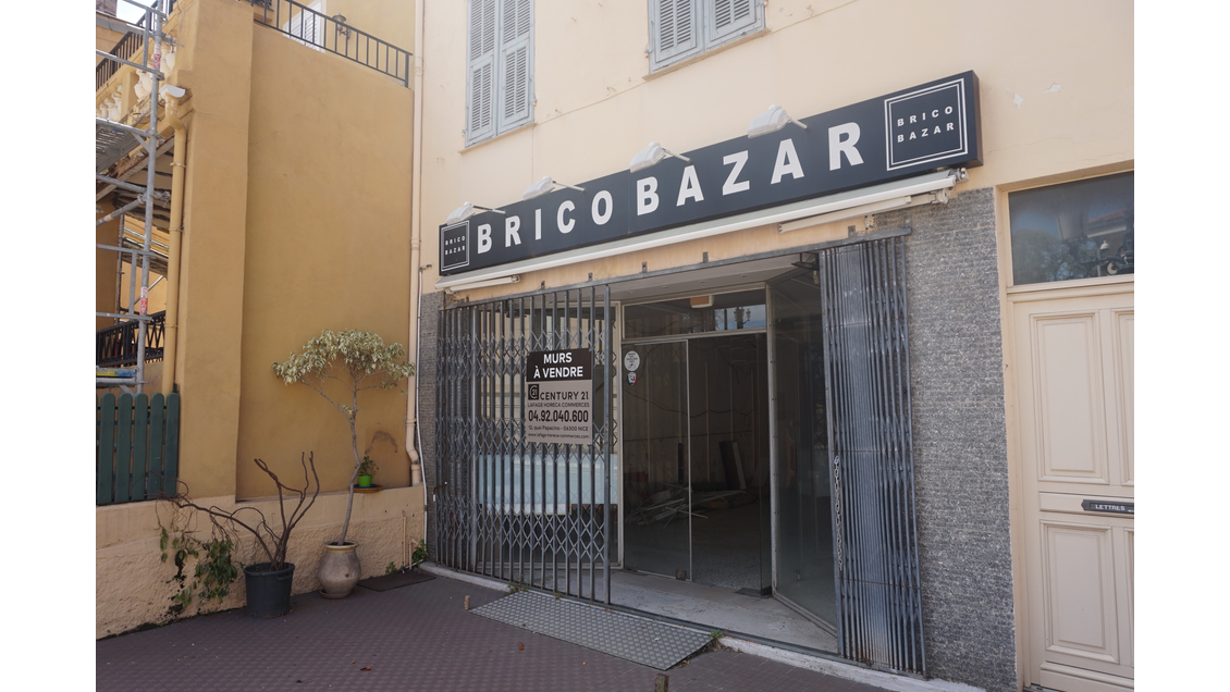 AV murs commerciaux libres 122m² Beaulieu/Mer