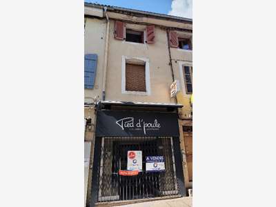 AV ensemble local et appartement à Bourg centre