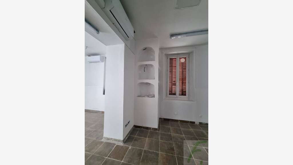A vendre murs local commercial 90m² à Chambéry
