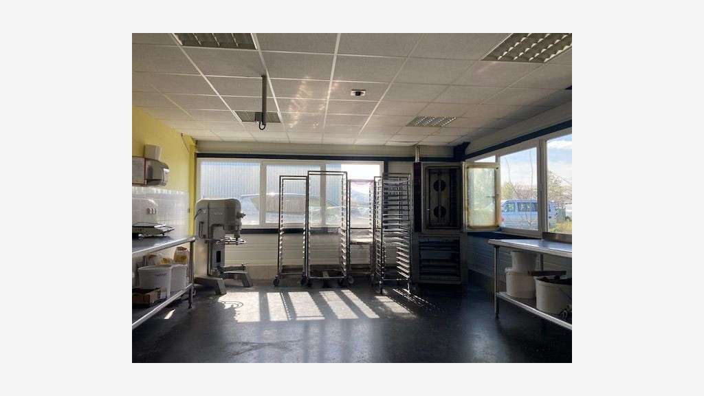 Locaux 730m² à vendre à Cournon-d'Auvergne