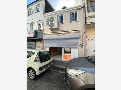 Vente local commercial 180m² à Fort-de-France