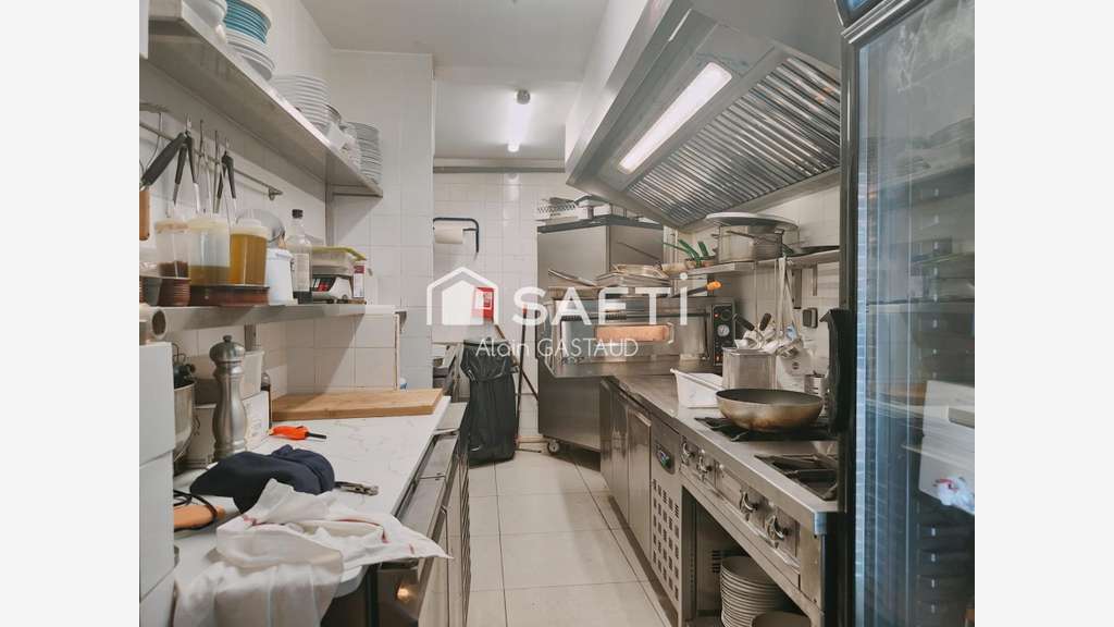Vente murs restaurant à Fréjus avec son FDC