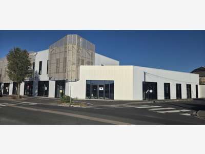 Local commercial 225m² à vendre à Angers Sud Est