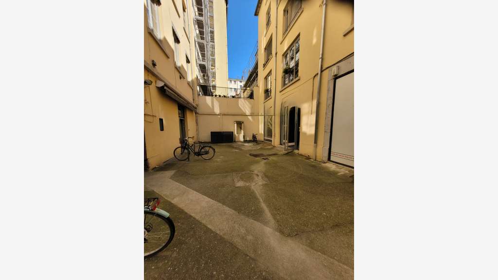 Vente très beau local à Lyon 6 prox. Quai Sarrail