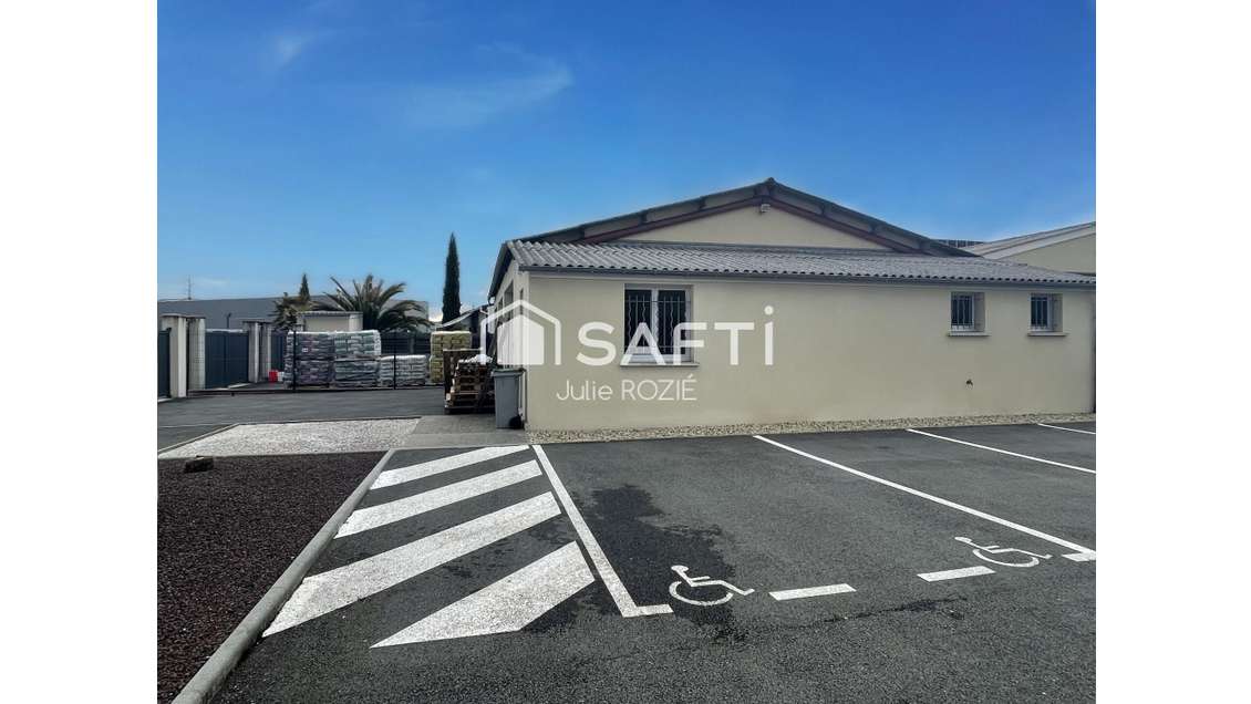A vendre local de 90m² avec stockage sur Macau
