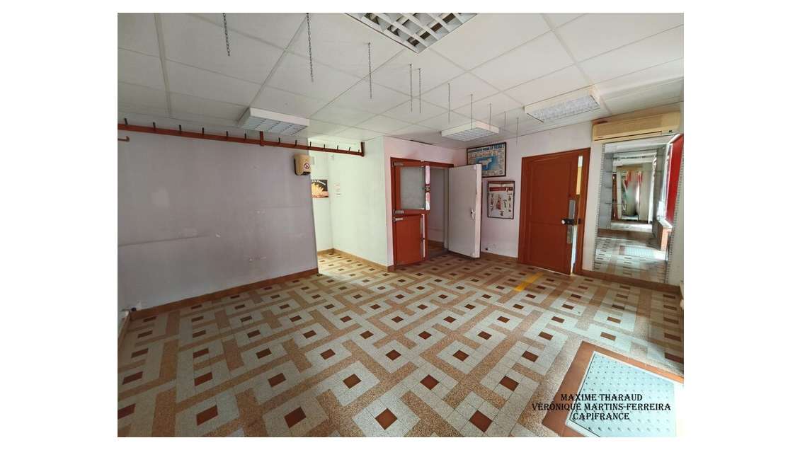 A vendre murs commerciaux + logement à Massay