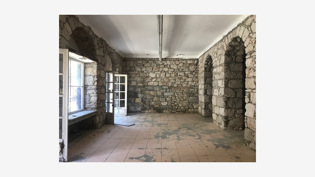 AV murs commerciaux libres 170m² à Nice Port