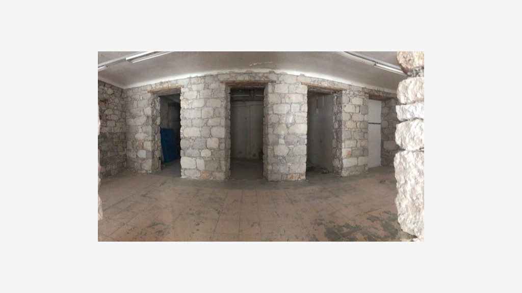 AV murs commerciaux libres 170m² à Nice Port