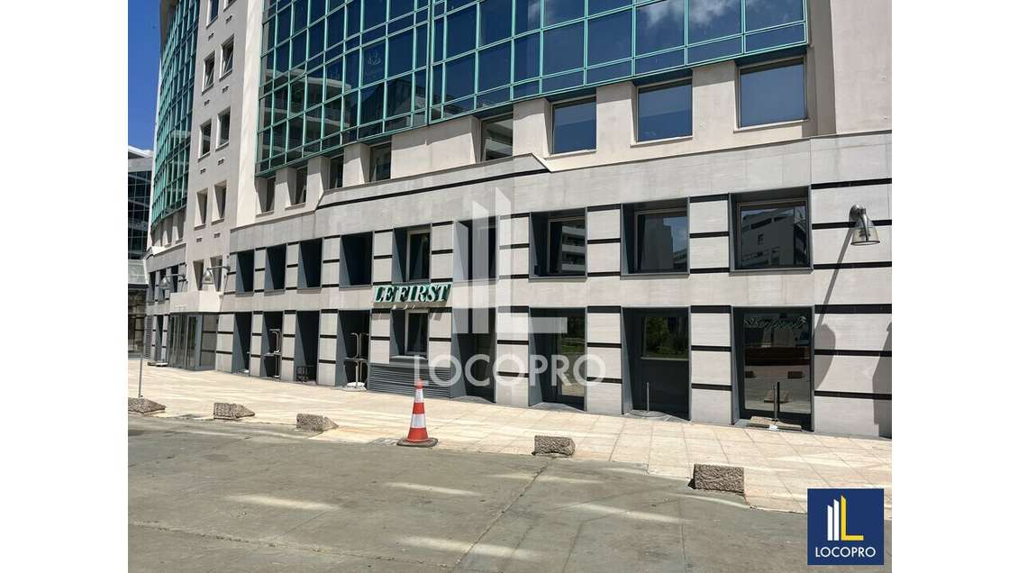 Local commercial 278m² à vendre à Nice Arénas