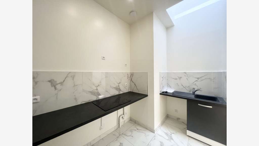 A vendre murs libres bureaux de 90m² à Paris 75015