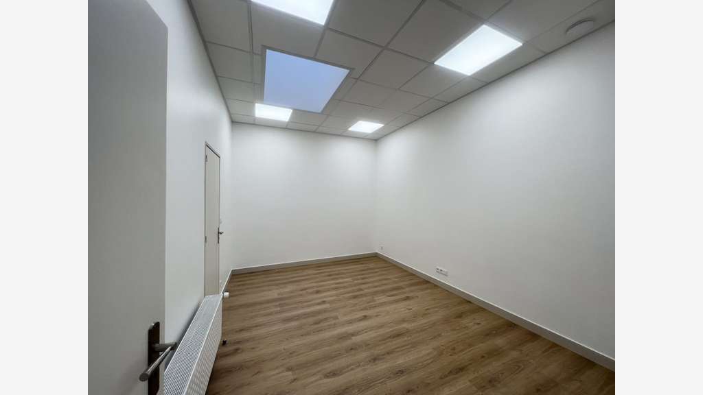 A vendre murs libres bureaux de 90m² à Paris 75015