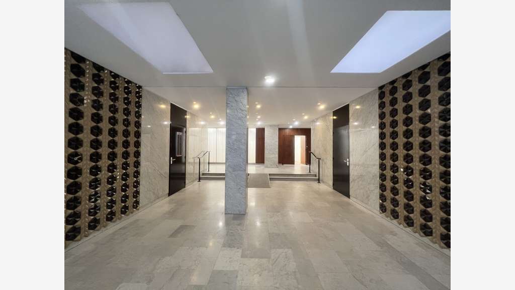 A vendre murs libres bureaux de 90m² à Paris 75015