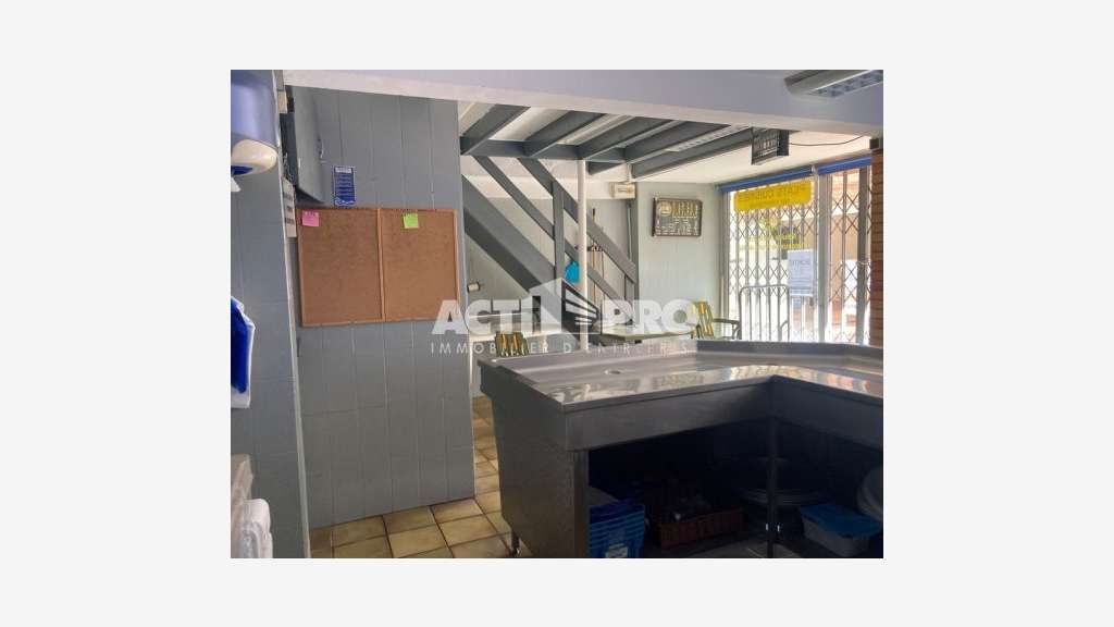 Vente local commercial 60m² à Saint-Cyprien