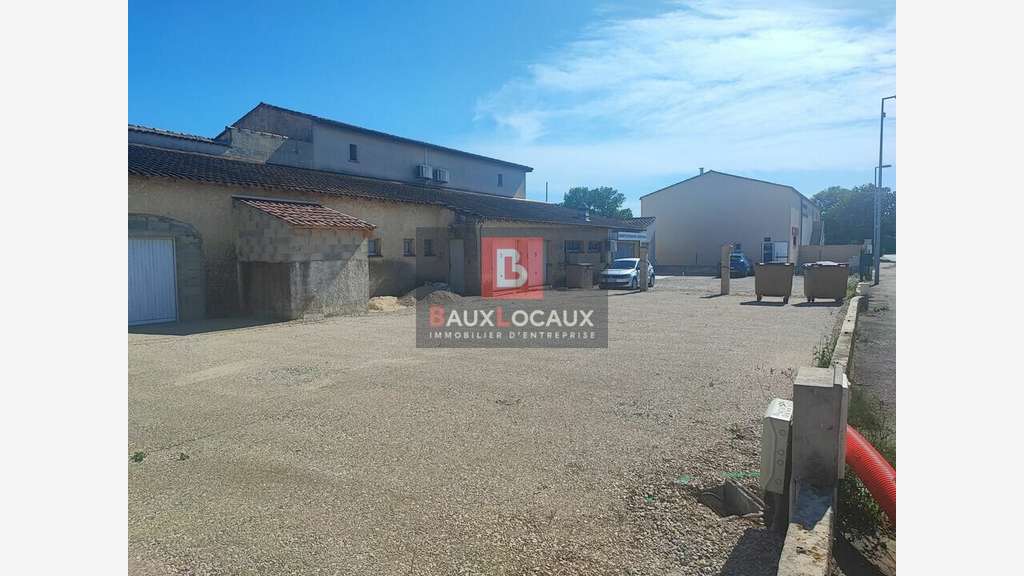 Vente local commercial 34m² Saint-Martin-de-Crau