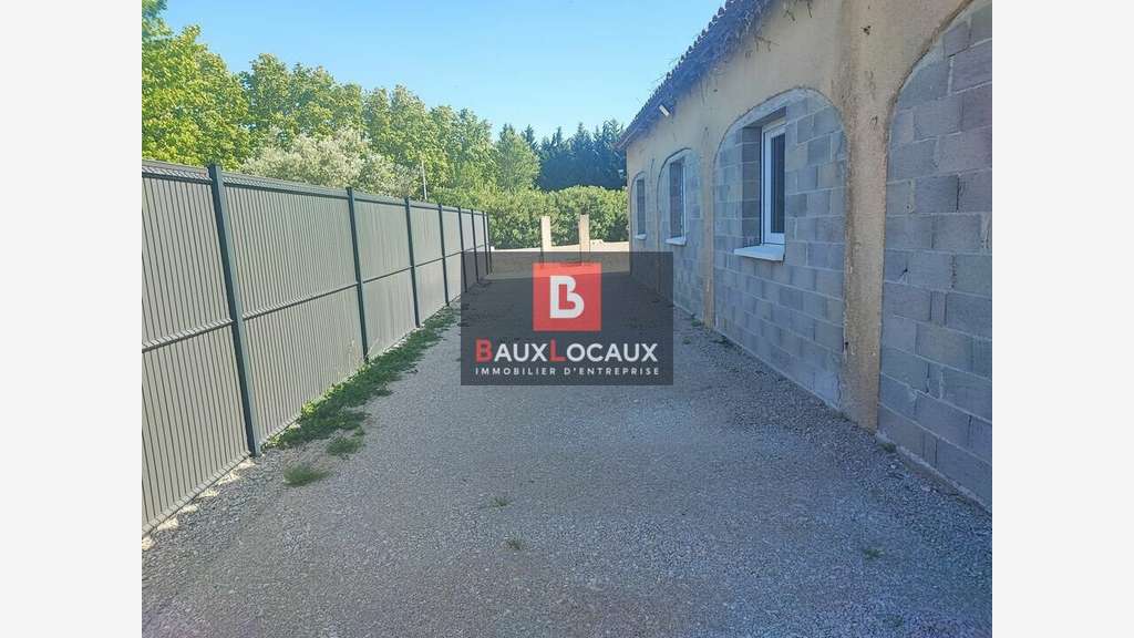 Vente local commercial 34m² Saint-Martin-de-Crau