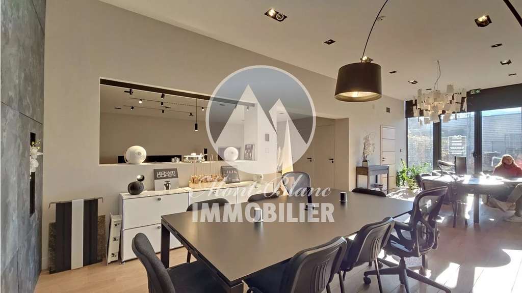 AV superbe local commercial 74m² à Sallanches