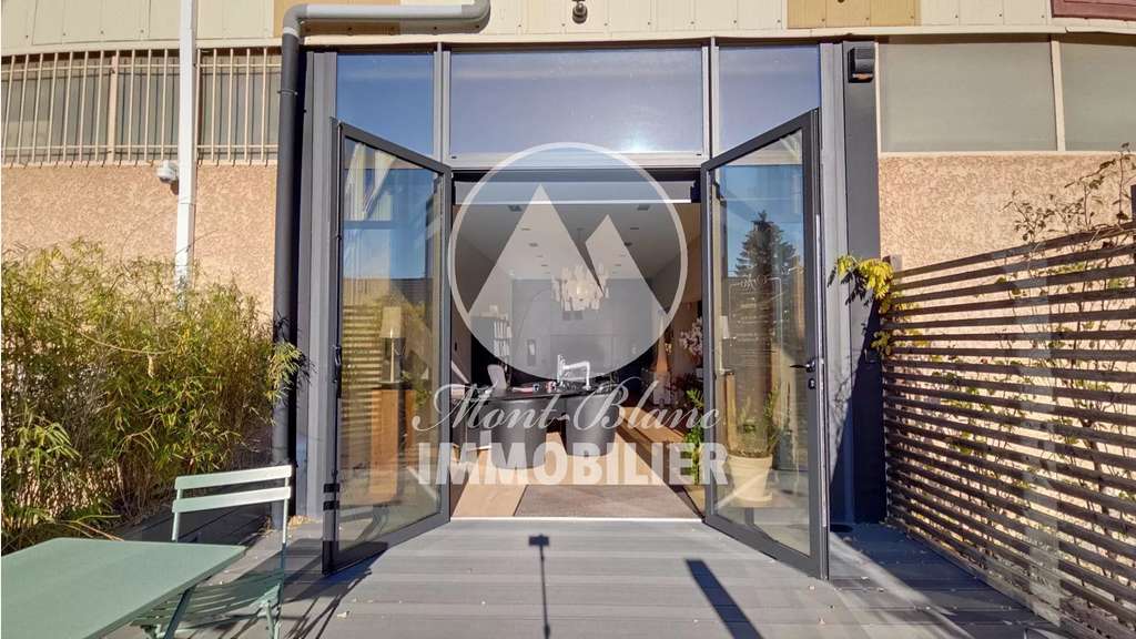 AV superbe local commercial 74m² à Sallanches