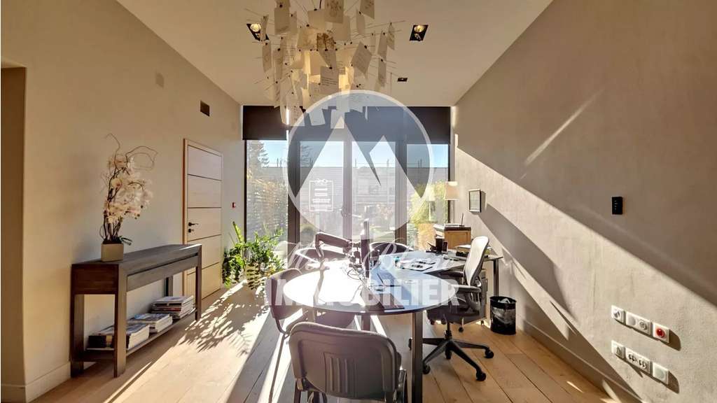 AV superbe local commercial 74m² à Sallanches