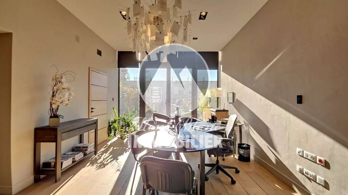 AV superbe local commercial 74m² à Sallanches