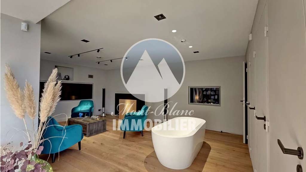 AV superbe local commercial 74m² à Sallanches