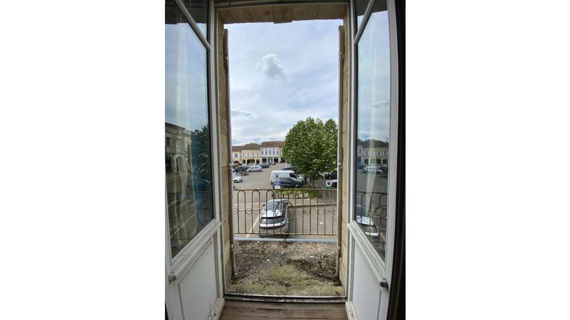 Bel immeuble à très fort potentiel à Sauveterre  