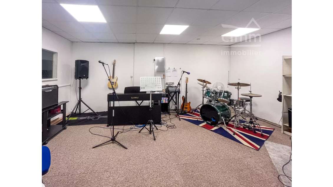 Vente local commercial 155m² à Crolles centre