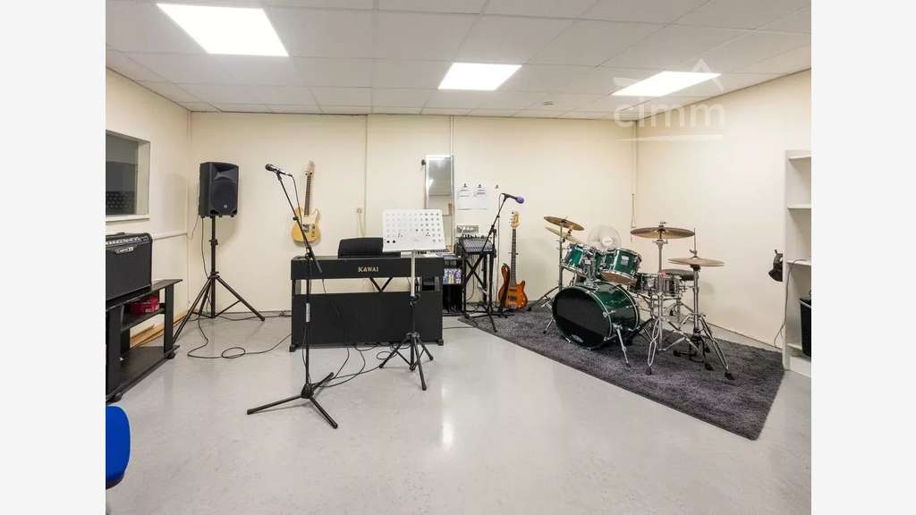 Vente local commercial 155m² à Crolles centre